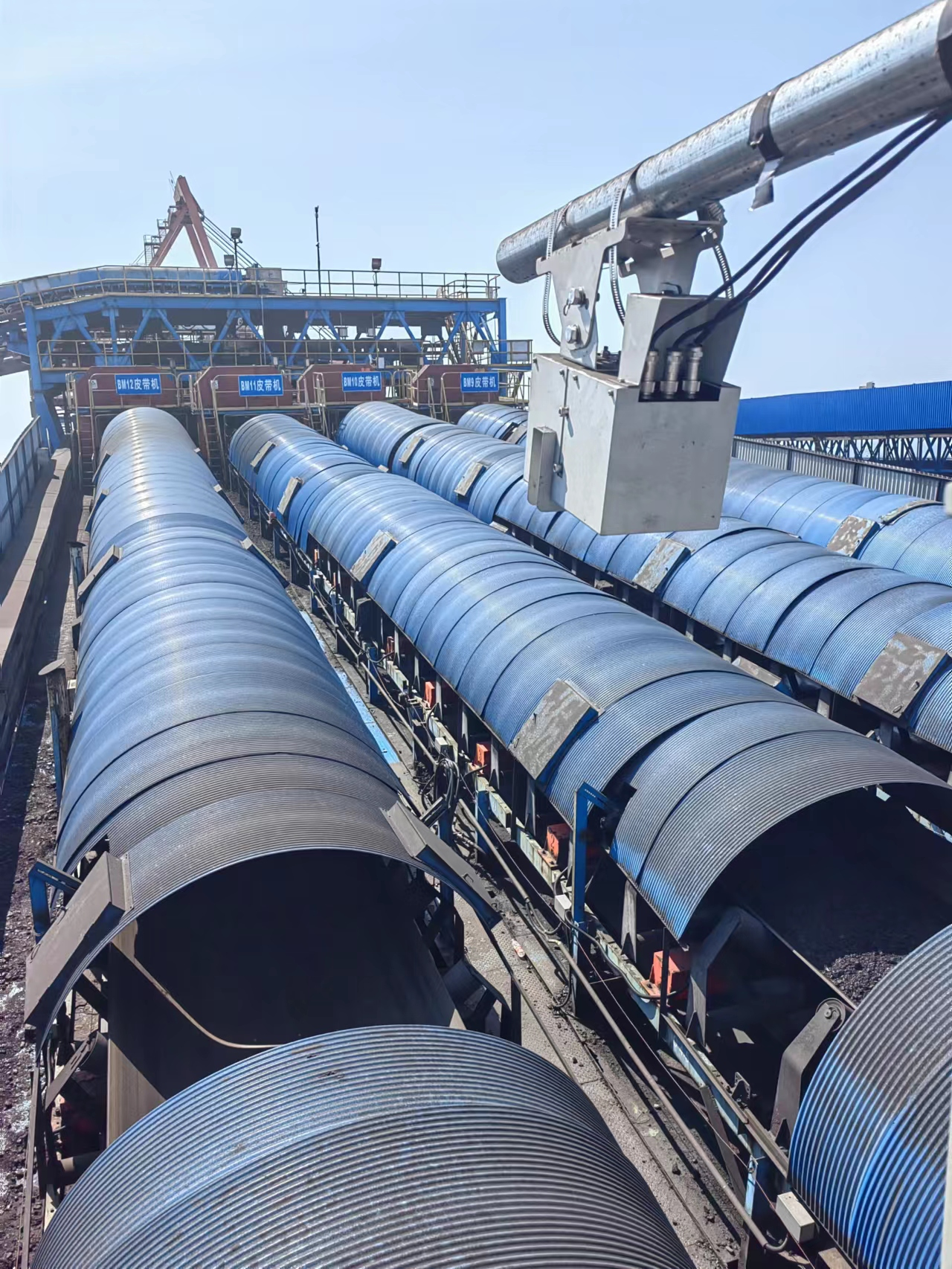 Conveyor belt flow detection